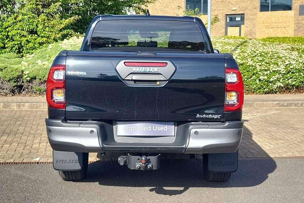 Toyota HILUX Invincible X Dcab Pick Up 2.8 D 48V Black #4