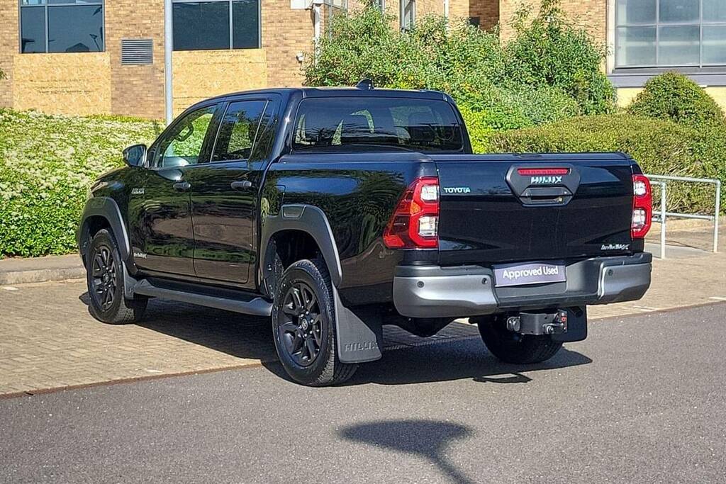 Toyota HILUX Invincible X Dcab Pick Up 2.8 D 48V Black #2