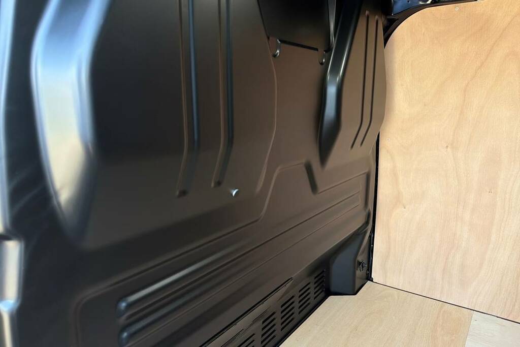 Volkswagen E-Transporter 160Kw 65Kwh Commerce Pro Van Black #5
