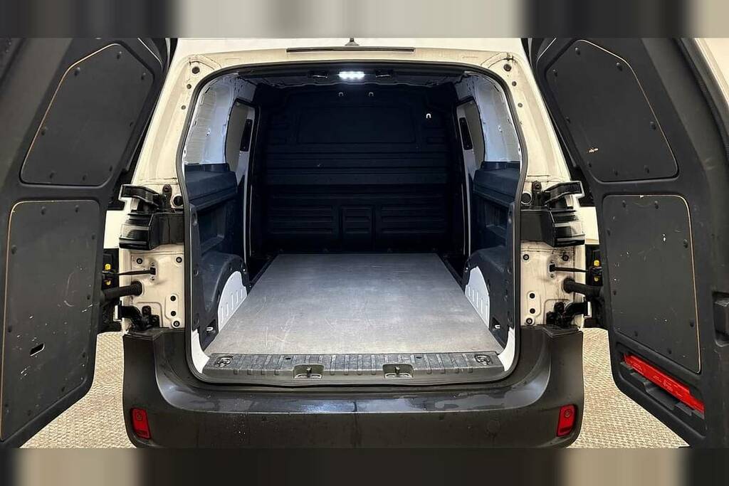Volkswagen ID.Buzz 150Kw Commerce 77Kwh White #4