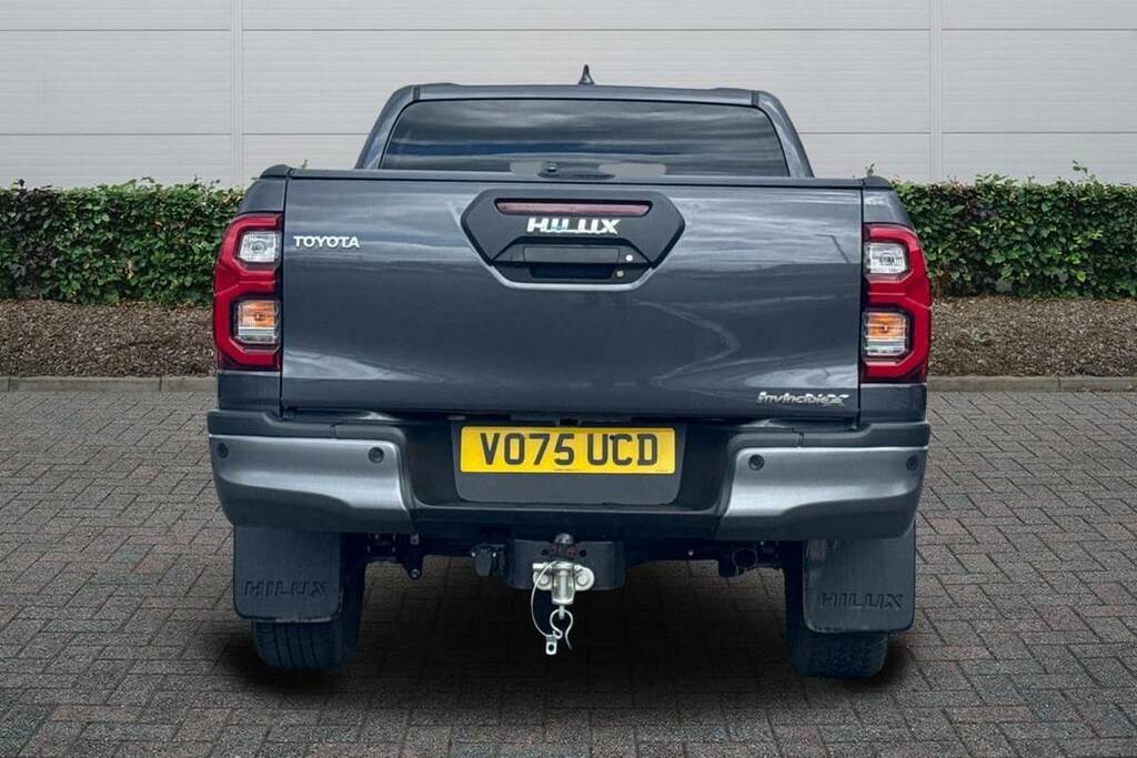 Toyota HILUX Invincible X Dcab Pick Up 2.8 D 48V Grey #4