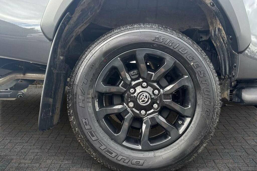 Toyota HILUX Invincible X Dcab Pick Up 2.8 D 48V Grey #6