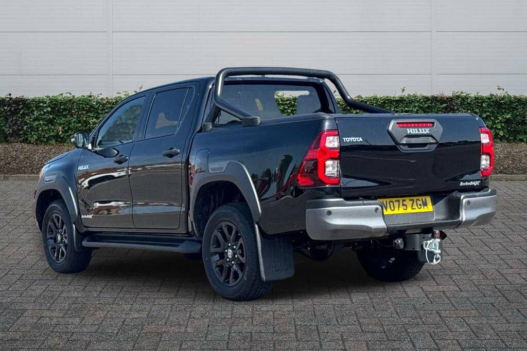 Toyota HILUX Invincible X Dcab Pick Up 2.8 D 48V Black #5