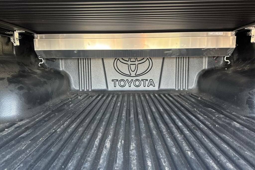 Toyota HILUX Invincible X Dcab Pick Up 2.8 D 48V Black #2