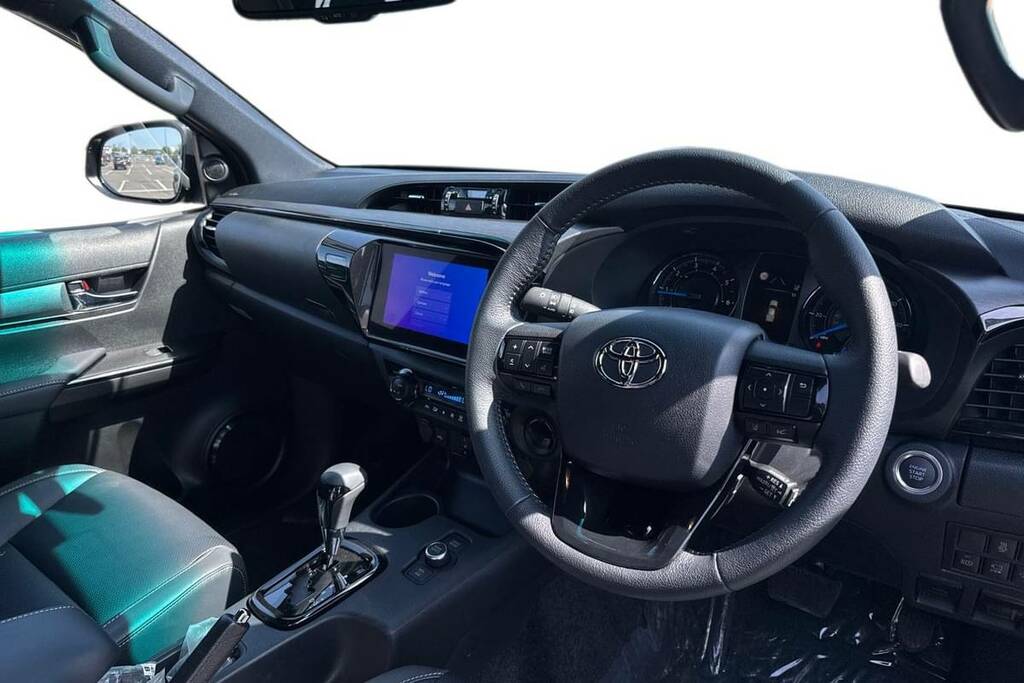 Toyota HILUX Invincible X Dcab Pick Up 2.8 D 48V Black #4