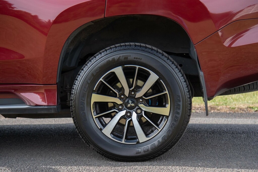 Mitsubishi Shogun Sport 2.4L 4 Grey #10