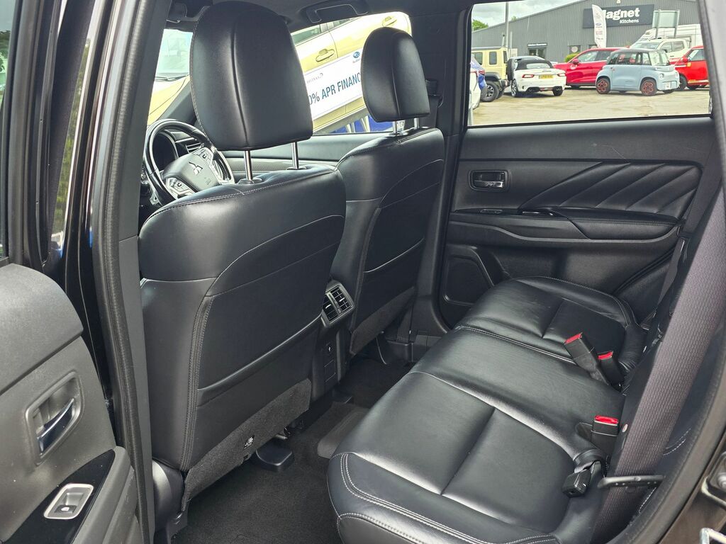 Mitsubishi Outlander 2.0 Exceed Cvt White #12