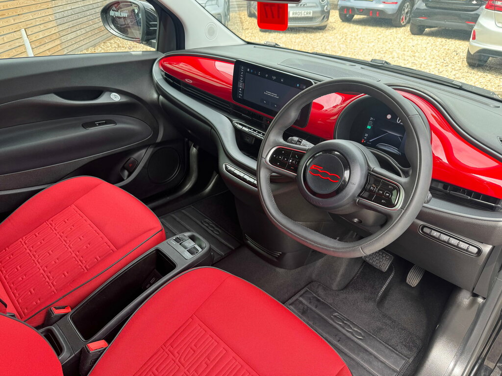 Fiat 500E C 42Kwh Red Convertible 118 Ps Black #2