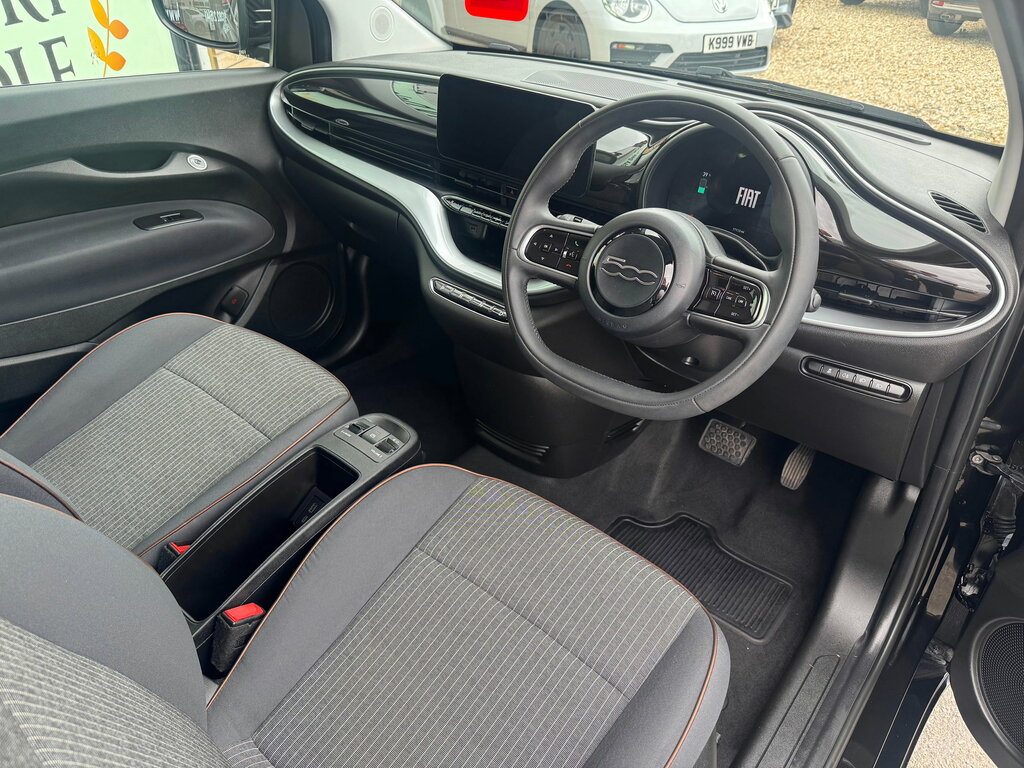 Fiat 500E 42Kwh Icon Hatchback 118 Ps BU22CLX Black #2