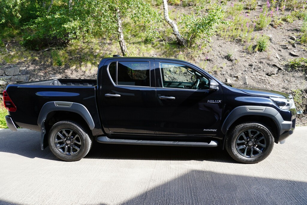 Toyota HILUX 2.8 D-4d Invincible X Black #6