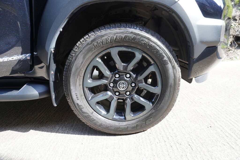 Toyota HILUX 2.8 D-4d Invincible X Black #5