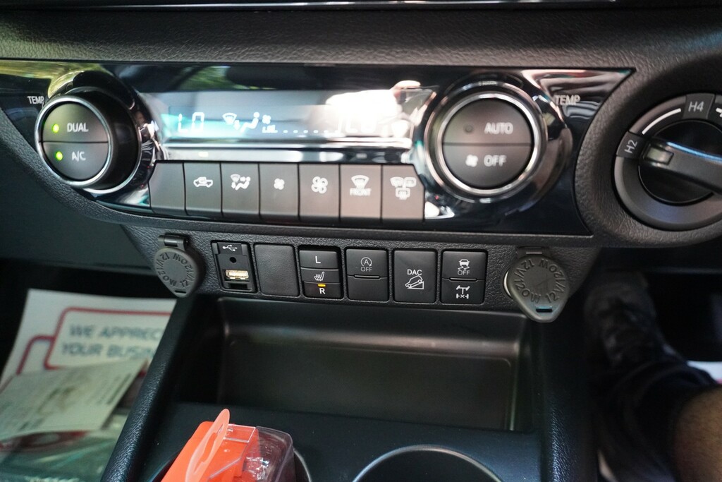 Toyota HILUX Active 4Wd D-4d Red #19