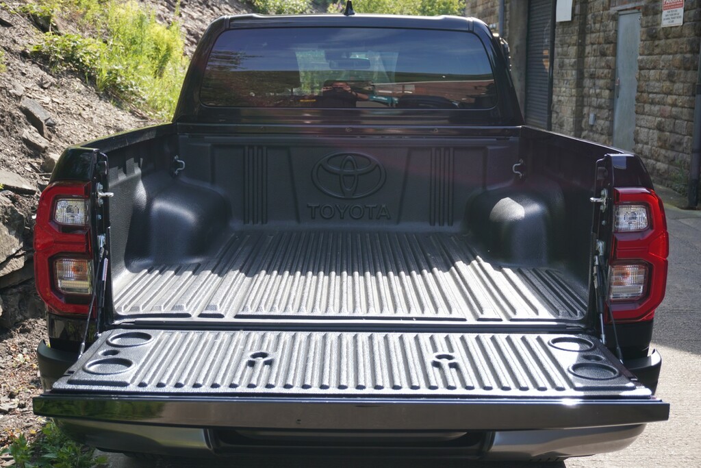 Toyota HILUX Active 4Wd D-4d Red #8