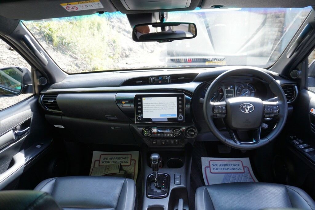 Toyota HILUX 2.8 D-4d Invincible X Black #2