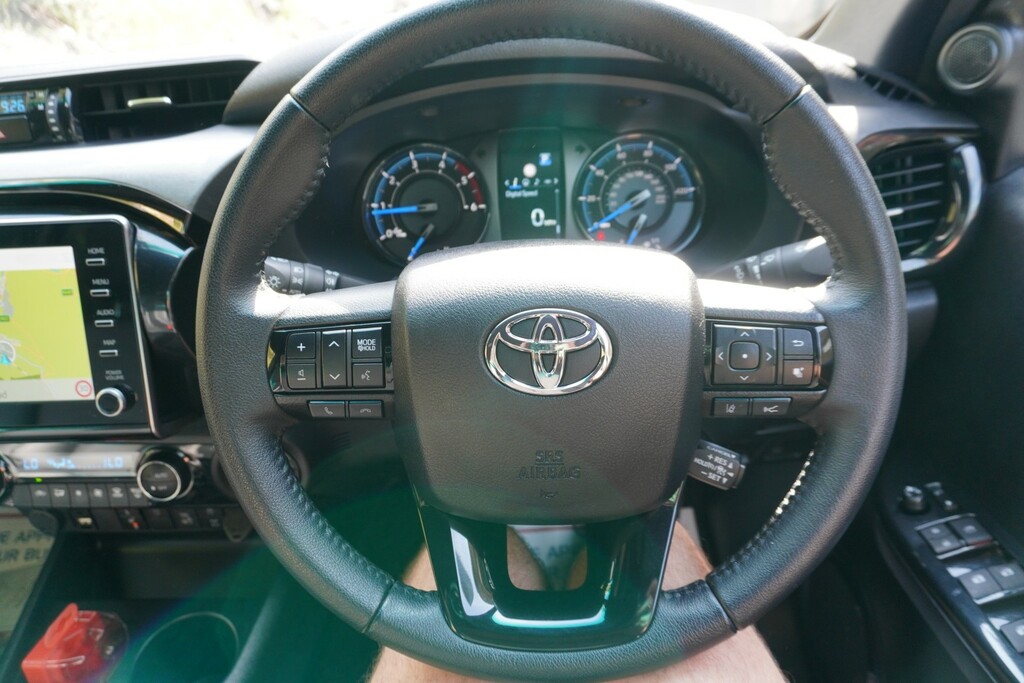 Toyota HILUX Active 4Wd D-4d Red #14