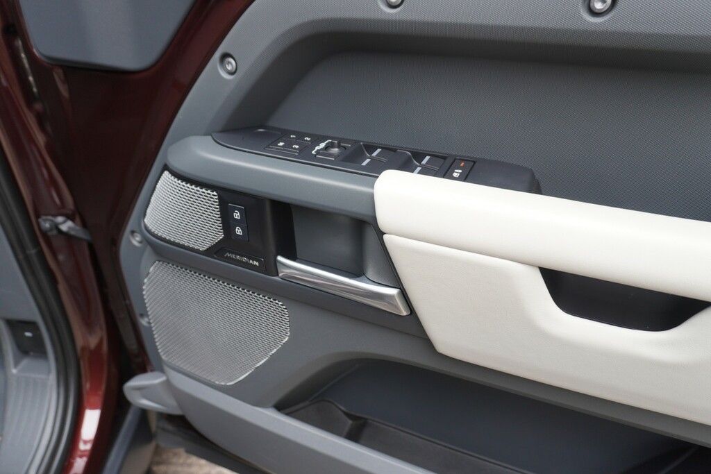 Land Rover Defender 130 3.0 D300 X-dynamic Hse 130 Silver #15