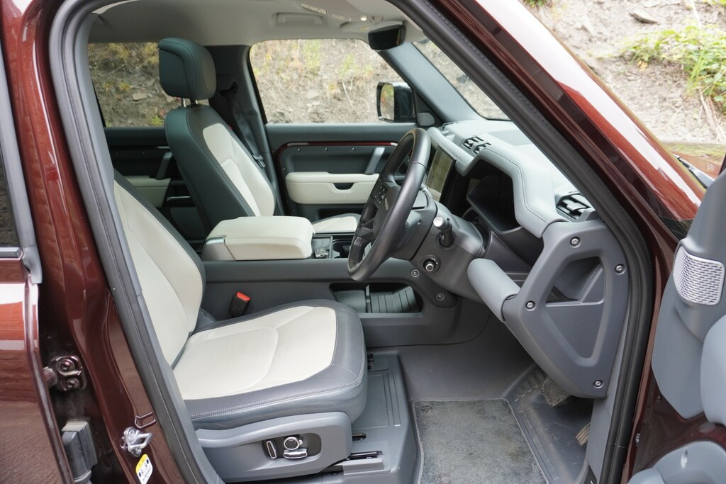 Land Rover Defender 130 3.0 D300 X-dynamic Hse 130 Silver #11