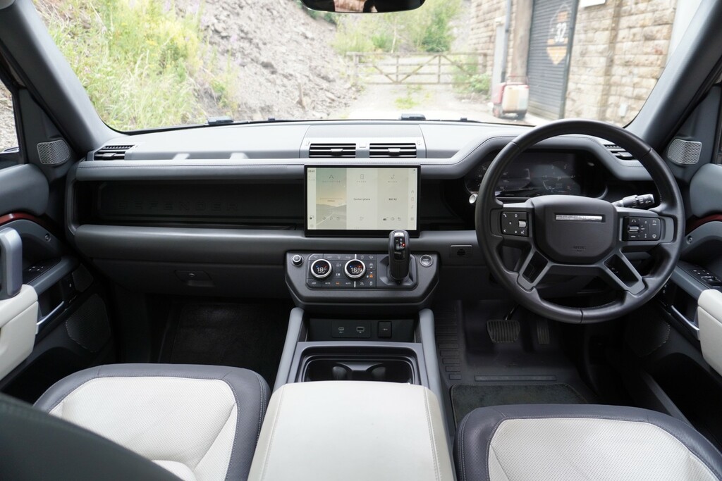 Land Rover Defender 130 3.0 D300 X-dynamic Hse 130 Silver #10