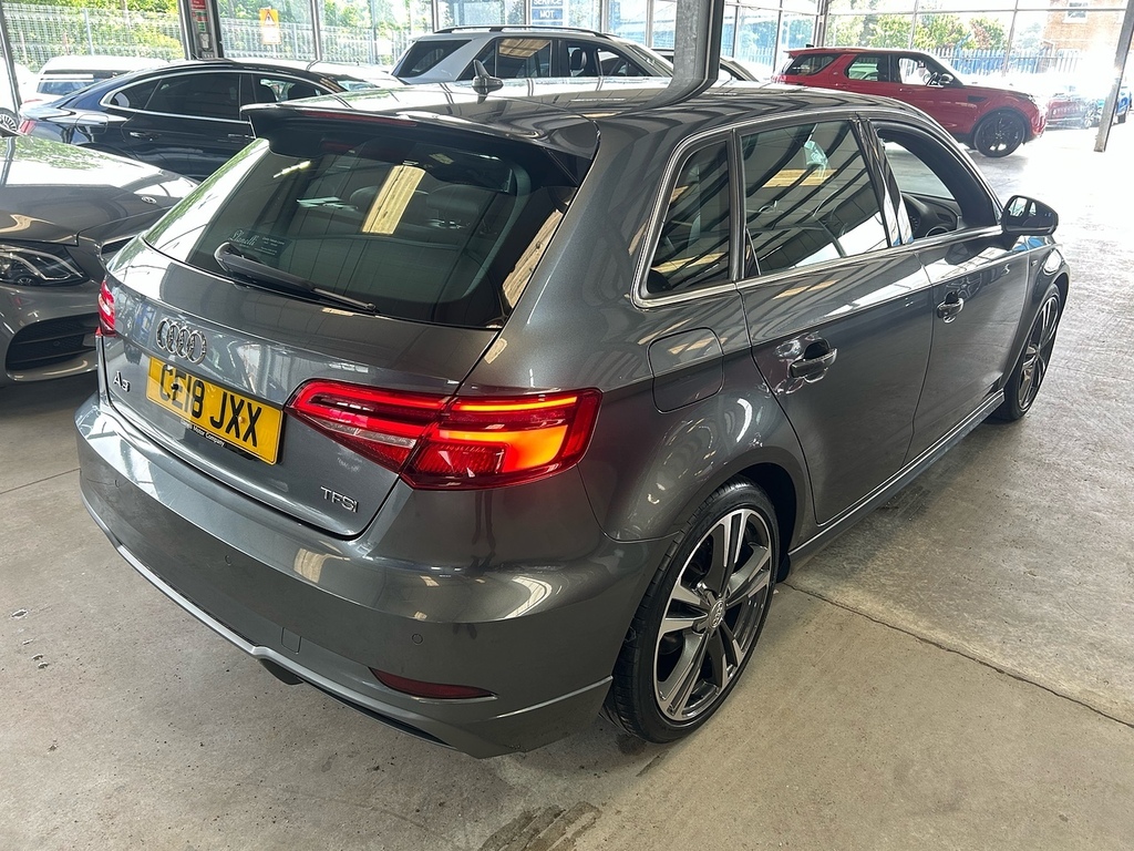 Audi A3 1.5 Tfsi Cod S Line Sportback S Tronic CE18JXX Grey #4