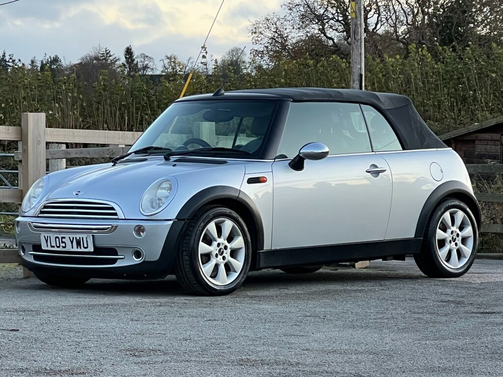 Mini Convertible 1.6 Cooper Huge History, Stunning. Be Quick Silver