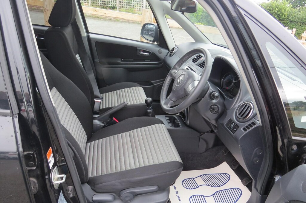 Suzuki SX4 1.6 Aerio Hpi Clear. Factory Black. New Mot Black #6