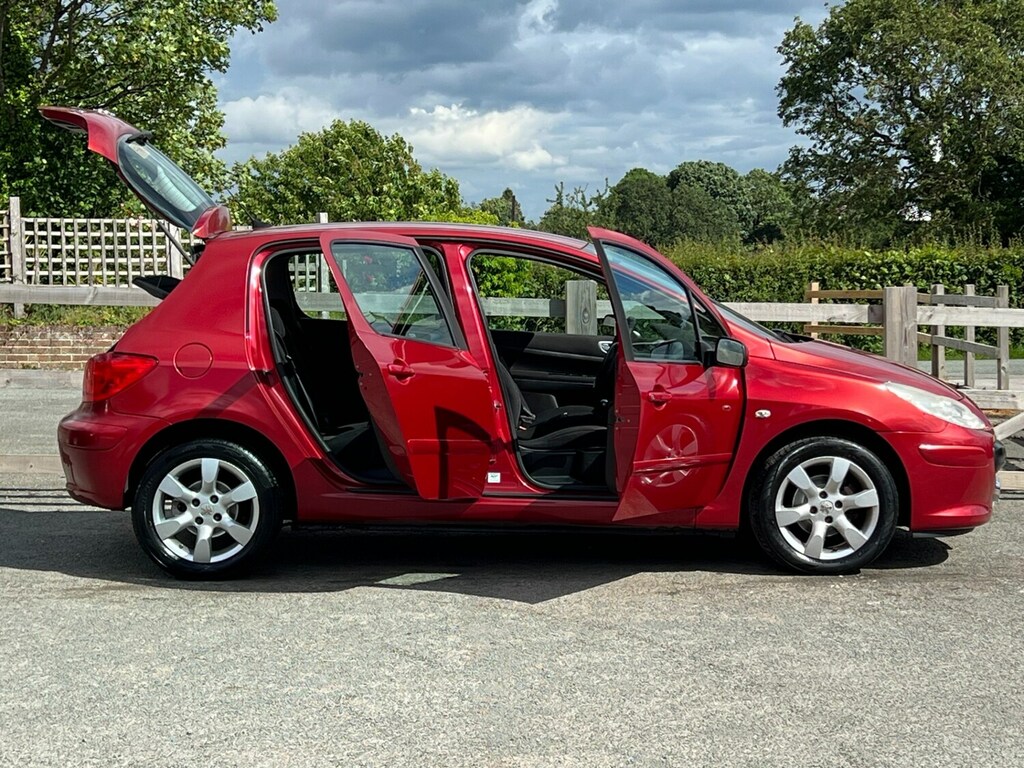 Peugeot 307 1.6 Hdi 90 S Hpi Clear Hdi Engine Red #2