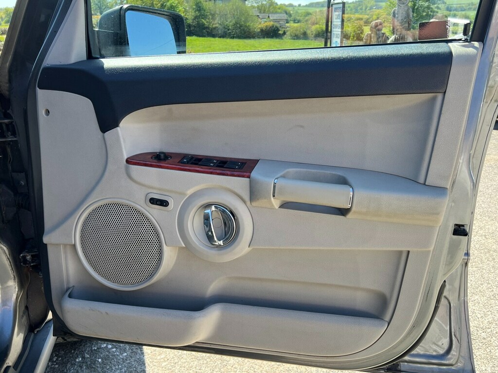 Jeep Commander Estate Grey #25