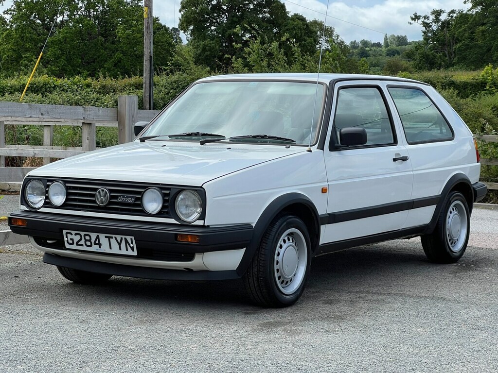 Volkswagen Golf 1.6Driver 5dr Red #29