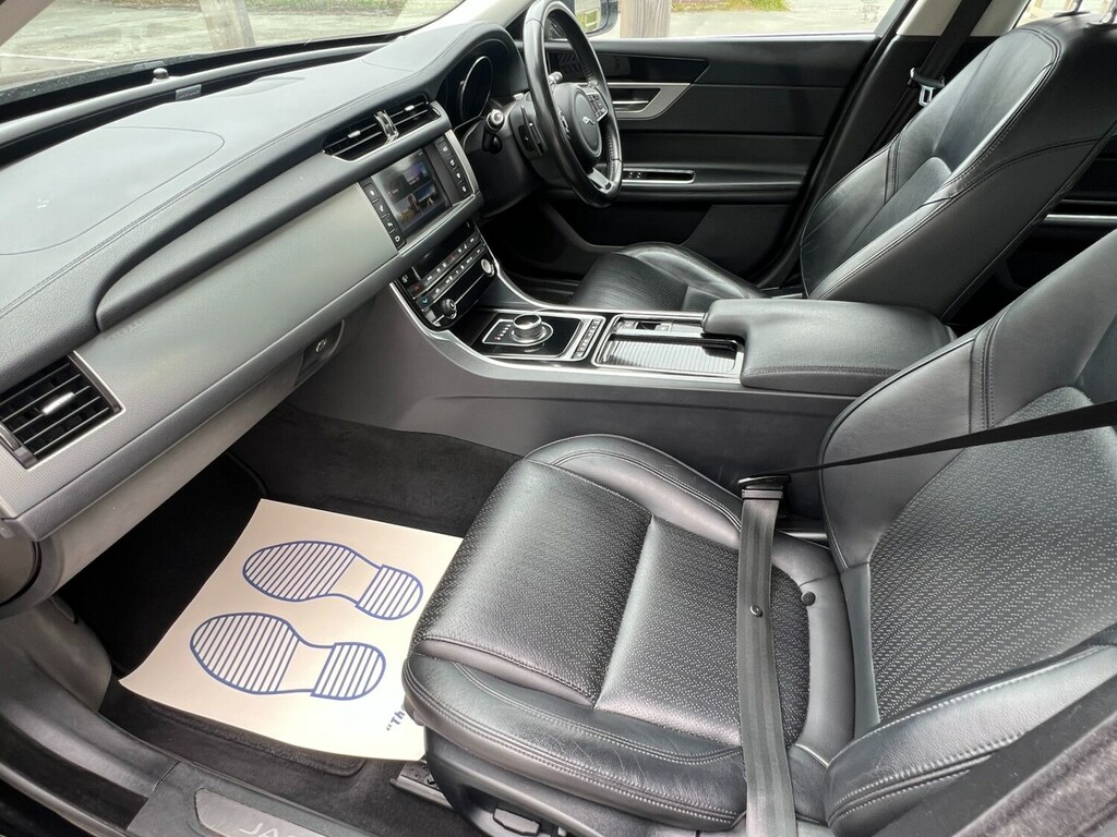 Jaguar XF 2.0D Prestige DA17MXP Black #4