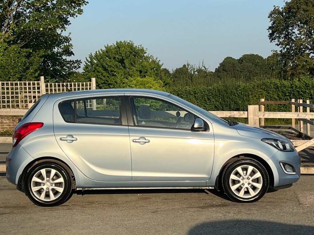 Hyundai I20 Hatchback 1.2 Style 2013 DE13RYD Blue #2