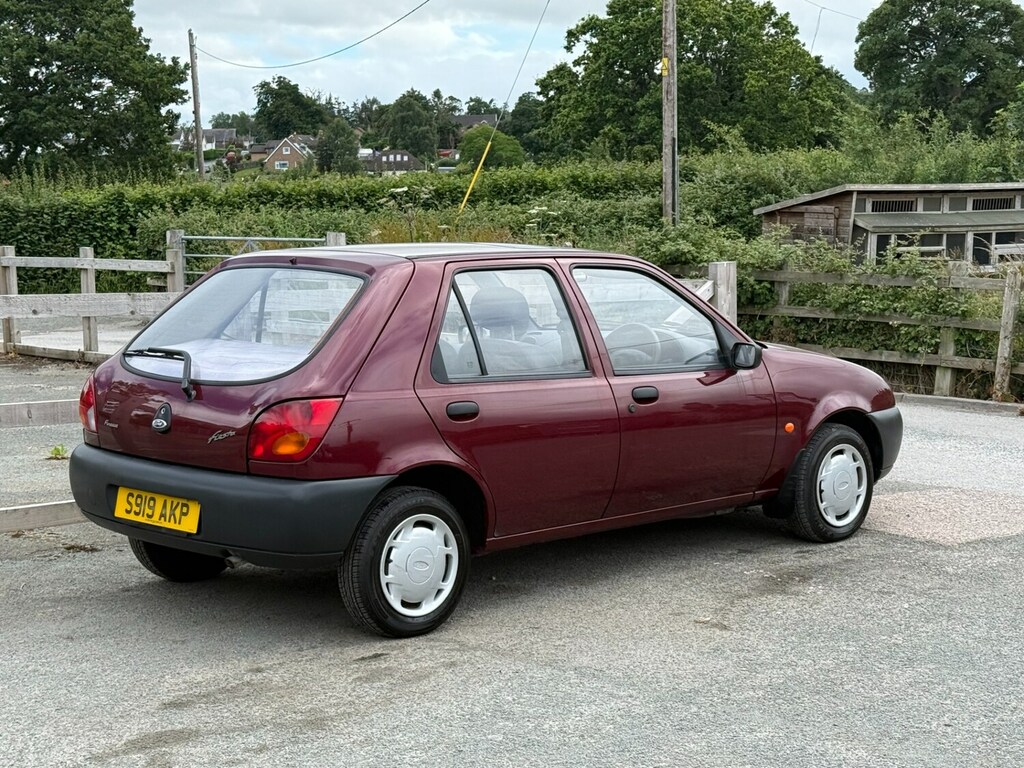 Ford Fiesta Hatchback 1998 Red #9