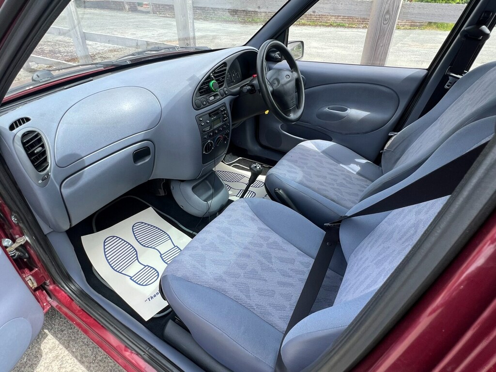 Ford Fiesta Hatchback 1998 Red #3