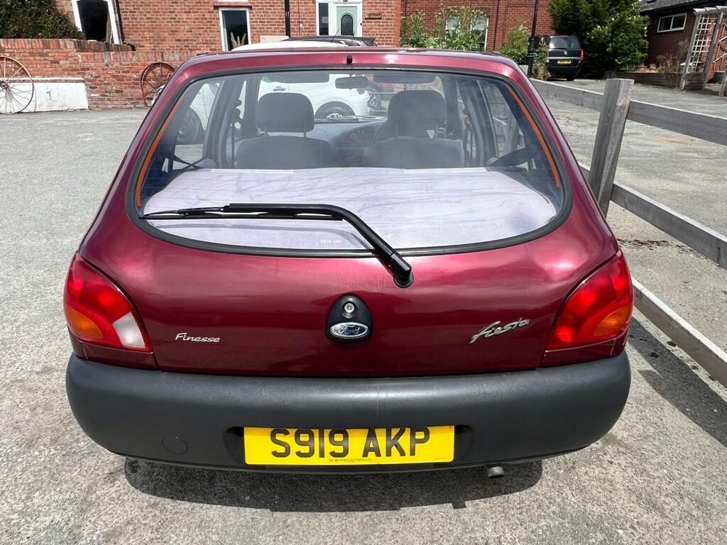 Ford Fiesta Hatchback 1998 Red #10