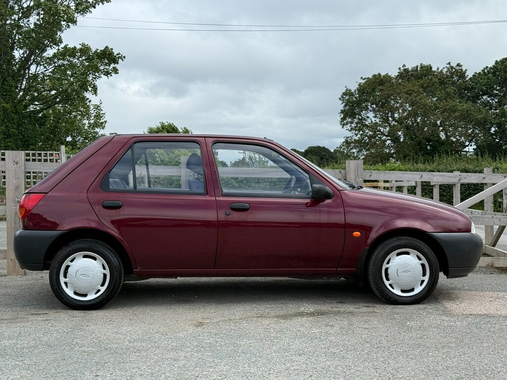 Ford Fiesta Hatchback 1998 Red #4