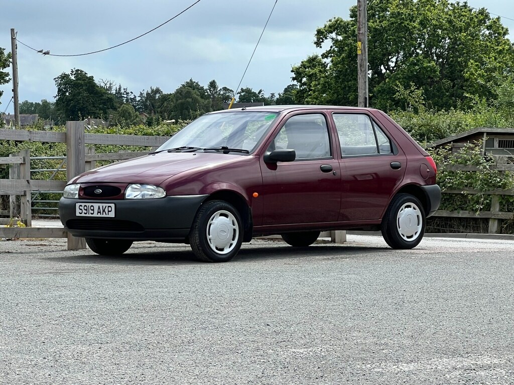 Ford Fiesta Hatchback 1998 Red #16
