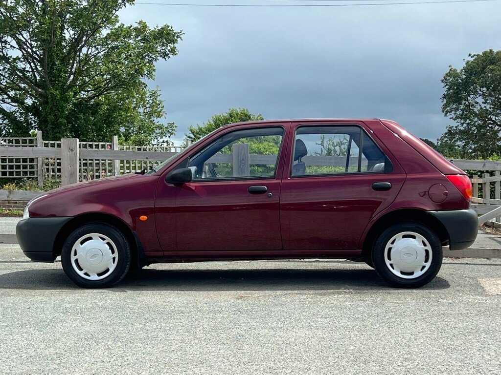 Ford Fiesta Hatchback 1998 Red #13