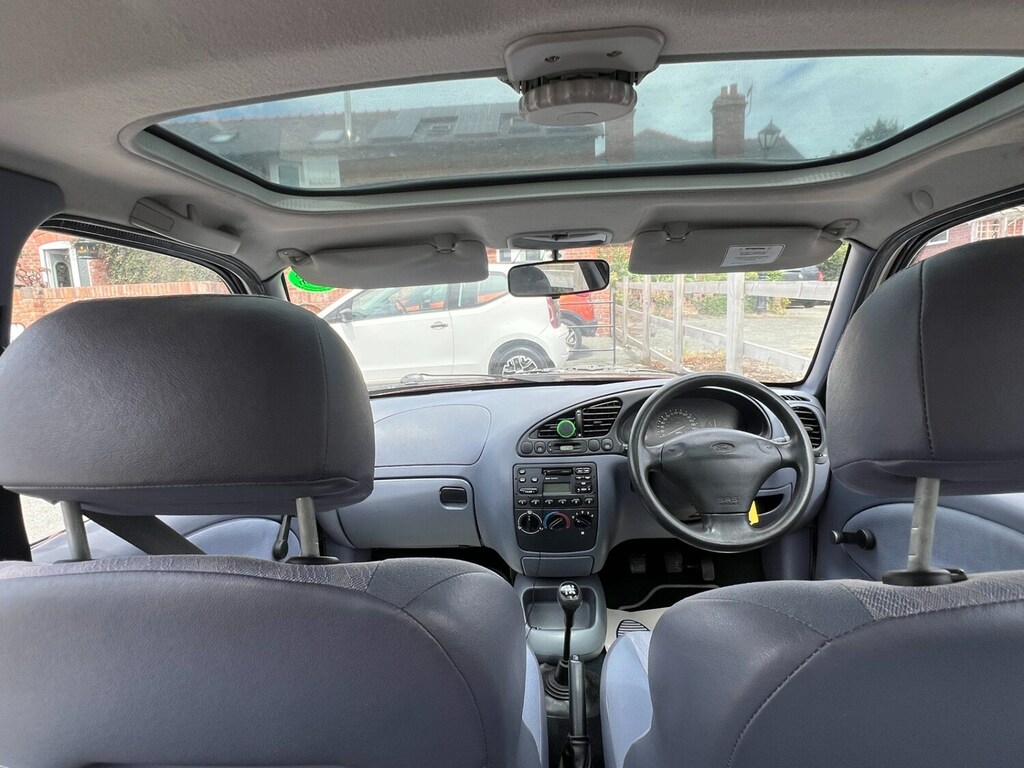 Ford Fiesta Hatchback 1998 Red #2