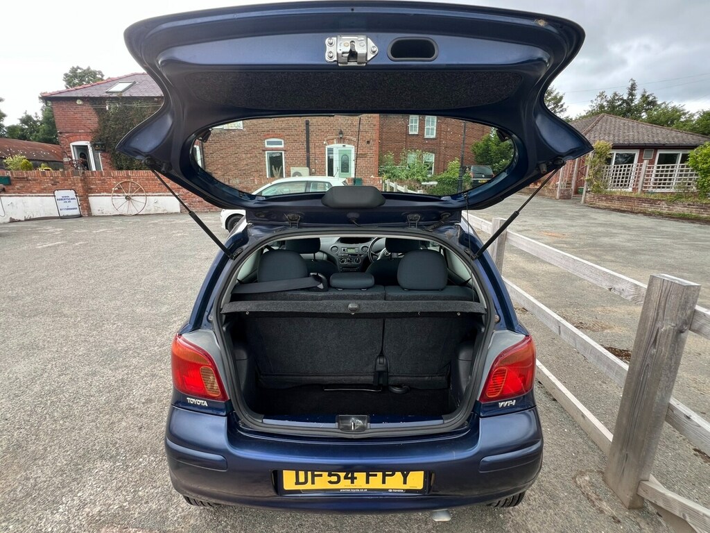 Toyota Yaris  Silver #14