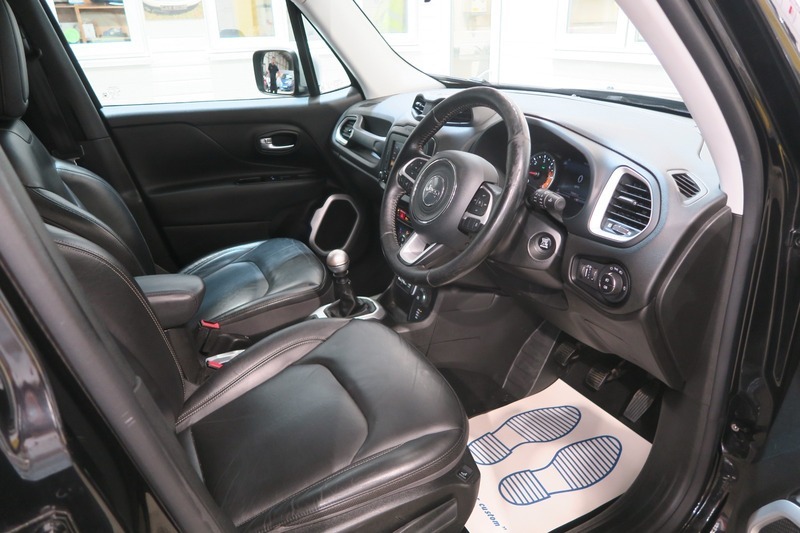 Jeep Renegade Estate Black #20