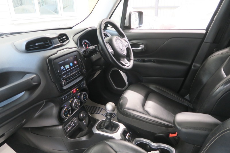 Jeep Renegade Estate Black #27