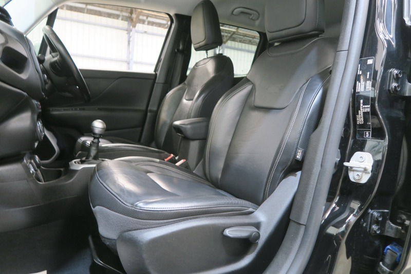Jeep Renegade Estate Black #28