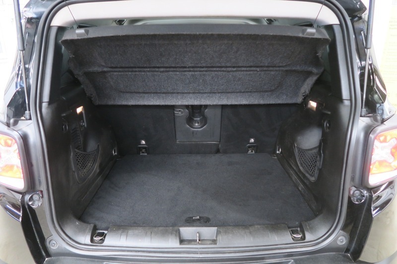 Jeep Renegade Estate Black #30