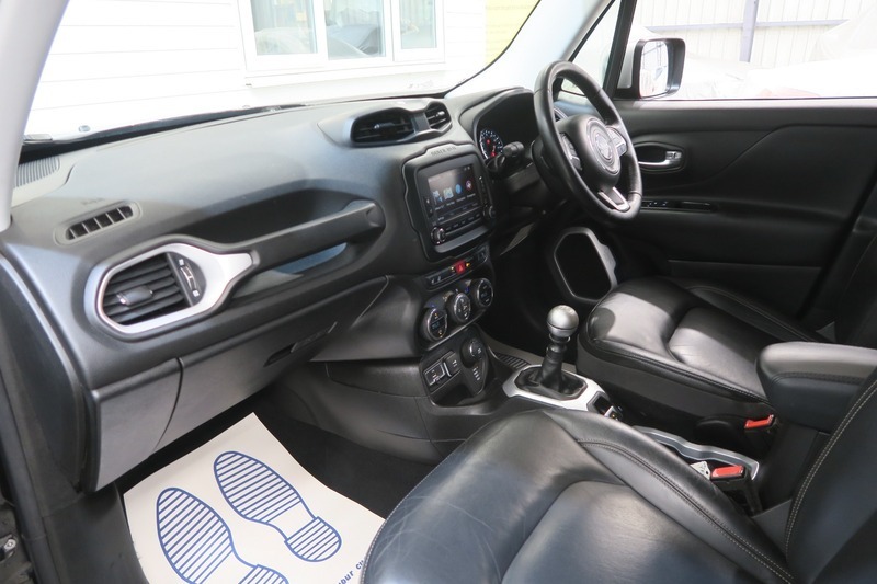 Jeep Renegade Estate Black #26