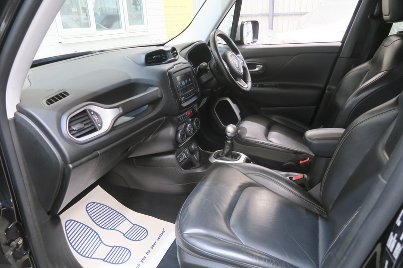 Jeep Renegade Estate Black #25