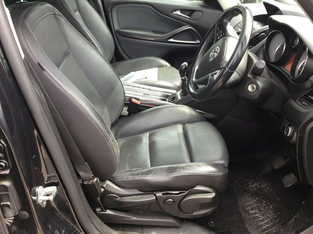 Vauxhall Zafira Tourer 2L Elite Black #2
