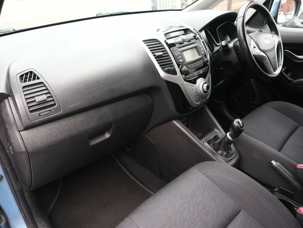 Hyundai Ix20 Style White #10