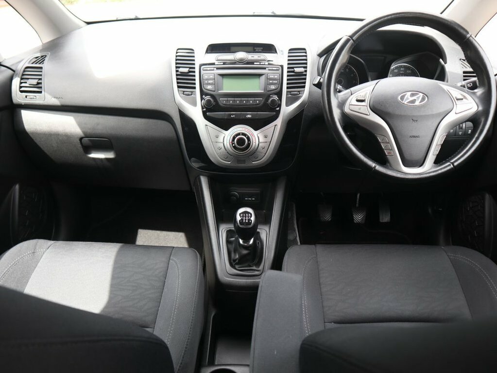 Hyundai Ix20 Style White #38