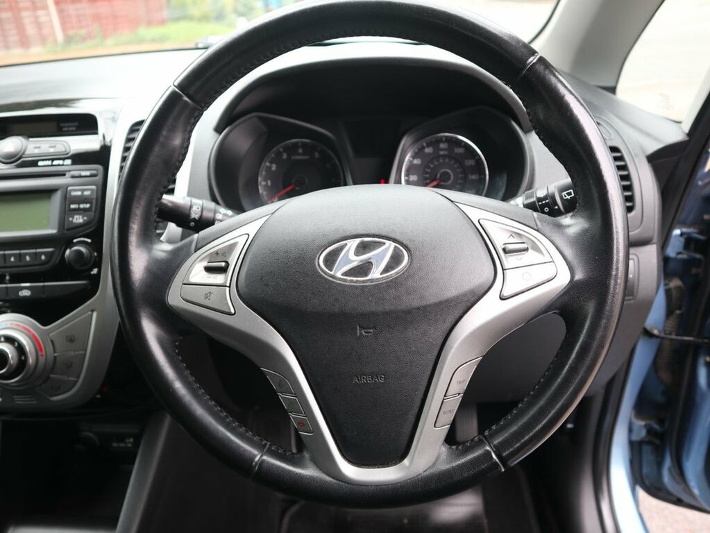 Hyundai Ix20 Style White #40