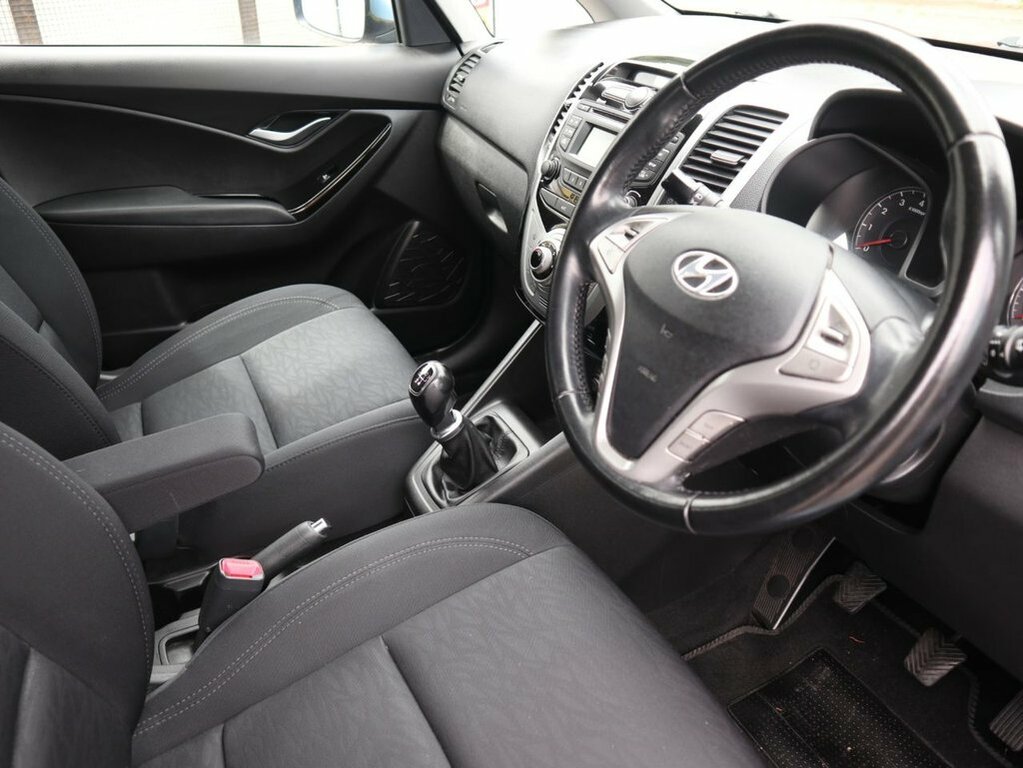 Hyundai Ix20 Style White #9