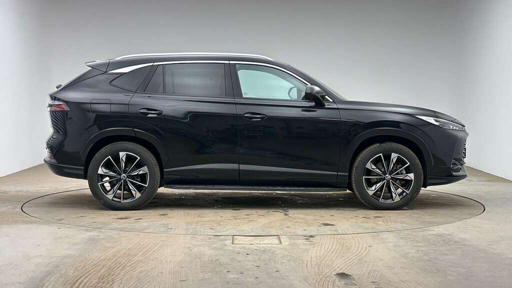 MG HS Trophy Black #2